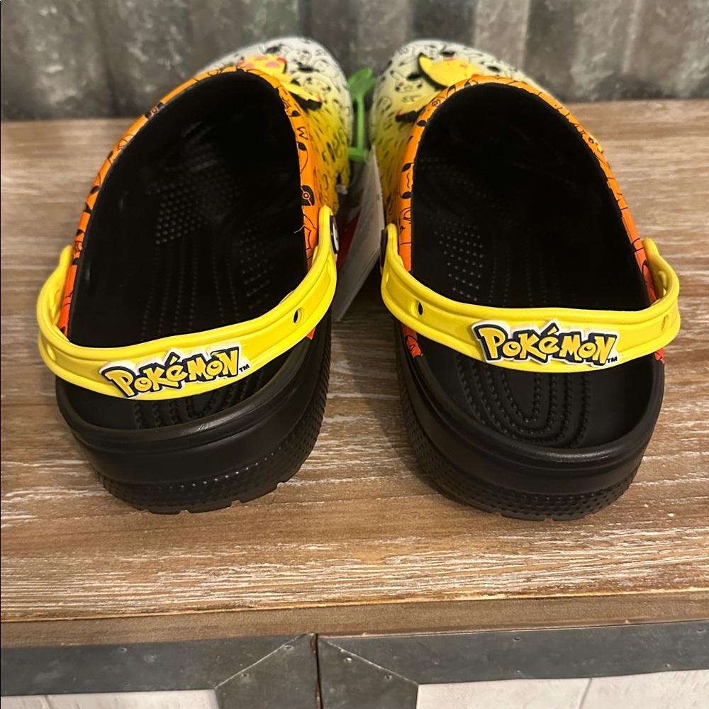 NWT CROCS X Pokemon Pikachu Classic Clog w/ Jibbitz Mens Size 11 - Picture 3 of 4